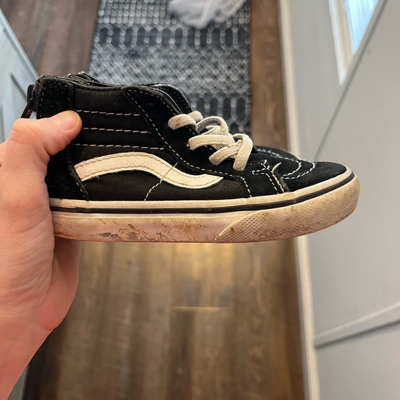 Vans - Picture 2 of 3